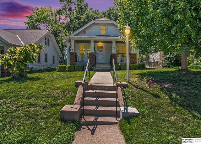 Property at 1422 S 52nd St, Omaha, NE 68106, 3 beds, 2 baths