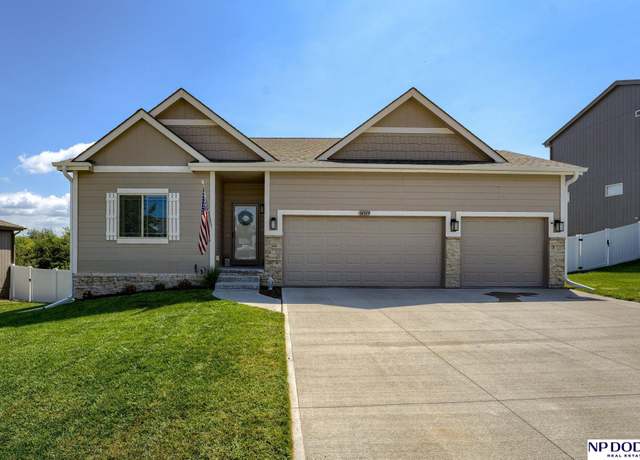 Property at 14319 Tregaron Dr, Bellevue, NE 68123, 3 beds, 2.5 baths