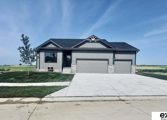 Property at 11052 S 218 St, Gretna, NE 68028, 3 beds, 2.5 baths
