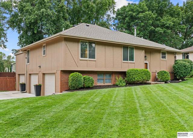 Property at 12805 Southdale Dr, Omaha, NE 68137, 3 beds, 3 baths