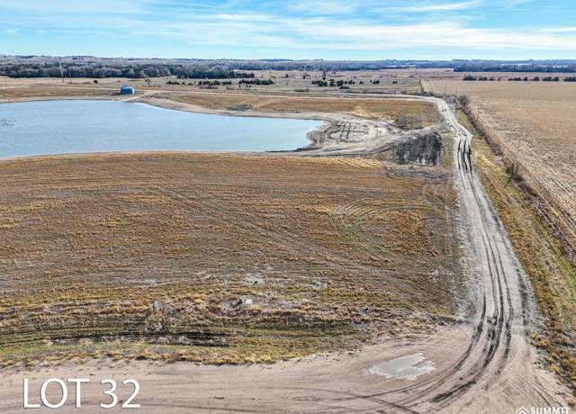 Property at 32 Bald Eagle Dr, Chapman, NE 68827