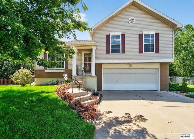 Property at 15860 Willow Cir, Omaha, NE 68136, 3 beds, 2 baths