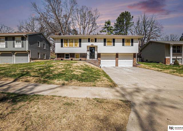 Property at 13364 Trendwood Dr, Omaha, NE 68144, 3 beds, 2.5 baths