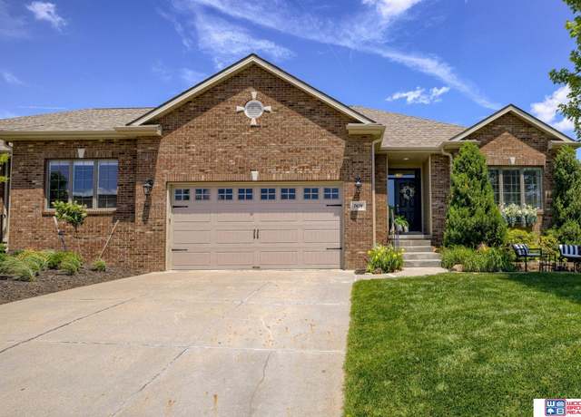 Property at 7674 Phares Dr, Lincoln, NE 68516, 3 beds, 3 baths