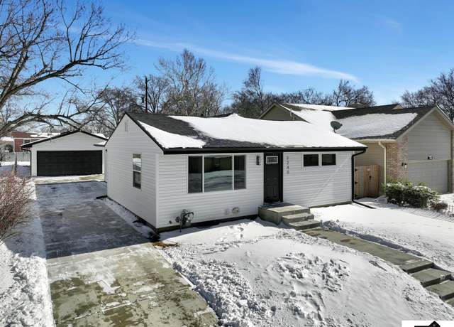 Property at 2240 S 60th St, Lincoln, NE 68506, 4 beds, 2 baths