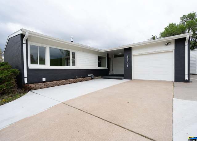Property at 5301 W Superior St, Lincoln, NE 68524, 4 beds, 2.5 baths