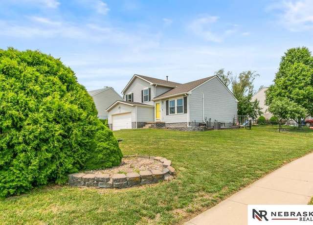 Property at 13518 Westport Cir, Bellevue, NE 68123, 3 beds, 2 baths