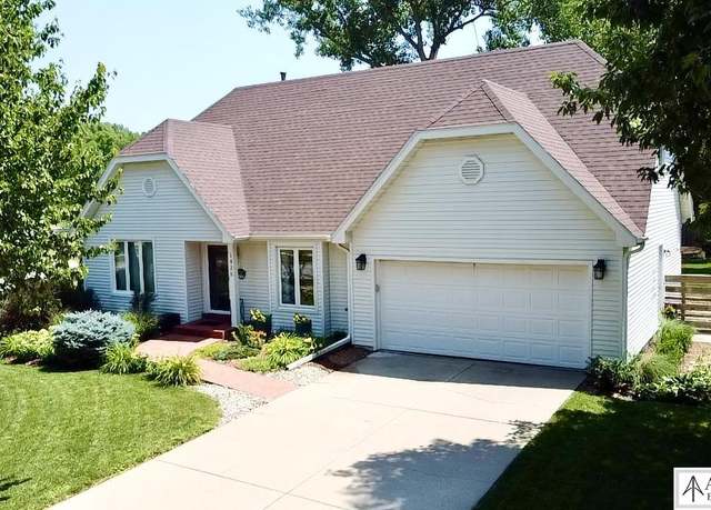 Property at 1425 Trelawney Dr, Lincoln, NE 68512, 4 beds, 3.5 baths