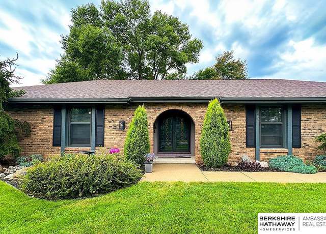 Property at 724 Eldorado Dr, Omaha, NE 68154, 4 beds, 2 baths