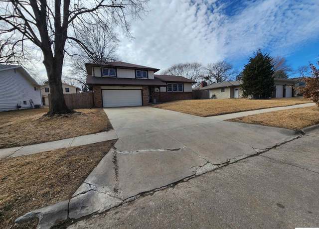 Property at 13595 Walnut St, Omaha, NE 68144, 4 beds, 2.5 baths