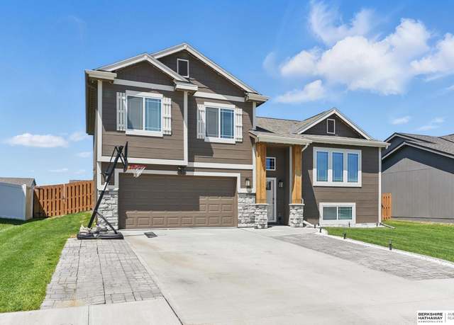 Property at 7164 N 167th St, Bennington, NE 68007, 3 beds, 2.5 baths