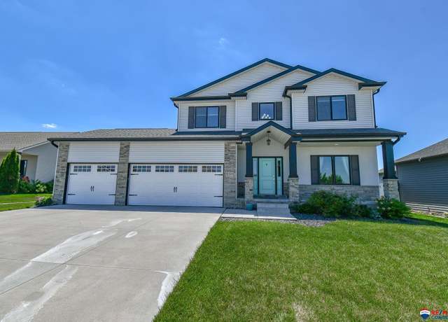 Property at 6325 Nashway Cir, Lincoln, NE 68516, 4 beds, 3.5 baths