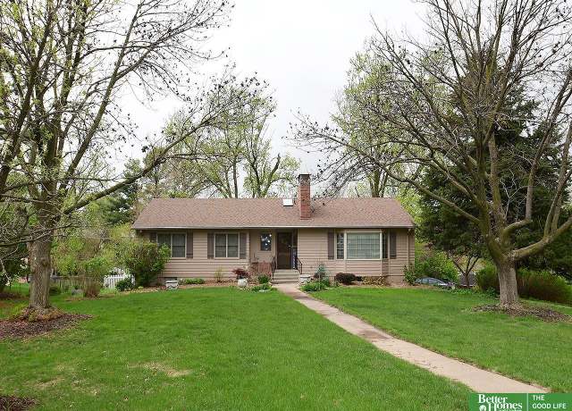 Property at 600 Ridgewood Ave, Omaha, NE 68114, 3 beds, 3 baths
