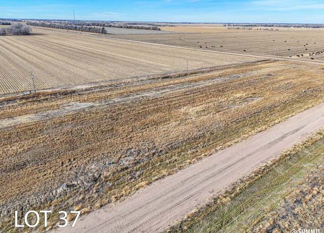Property at 37 Bald Eagle Dr, Chapman, NE 68827