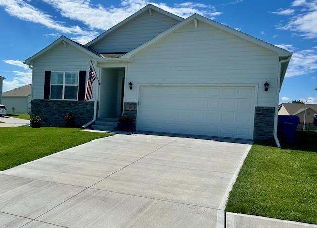 Property at 4403 Schilling Dr, Bellevue, NE 68123, 3 beds, 2.5 baths