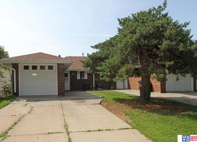 Property at 5648 S 38th St, Lincoln, NE 68516, 3 beds, 2 baths