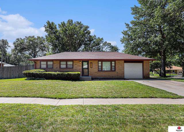 Property at 5731 Glade St, Lincoln, NE 68506, 3 beds, 2 baths