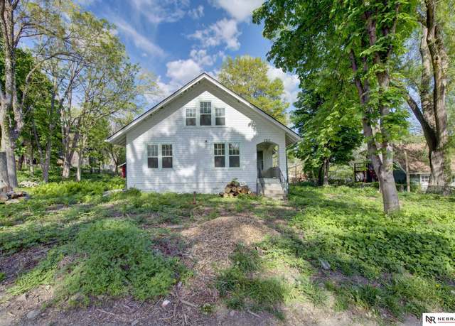 Property at 7717 North 39th St, Omaha, NE 68112, 4 beds, 1.5 baths