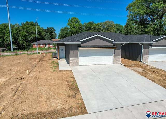 Property at 4521 S 57th St, Lincoln, NE 68516, 4 beds, 3 baths