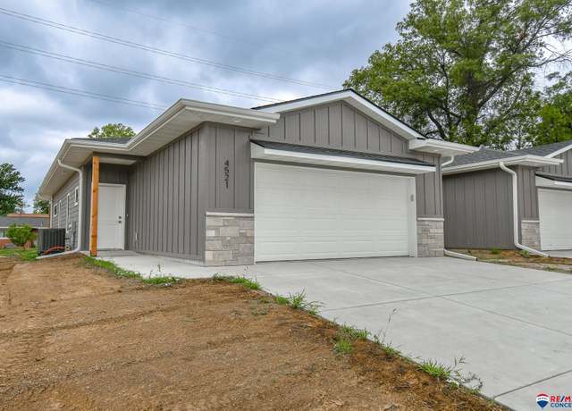 Property at 4521 S 57th St, Lincoln, NE 68516, 4 beds, 3 baths
