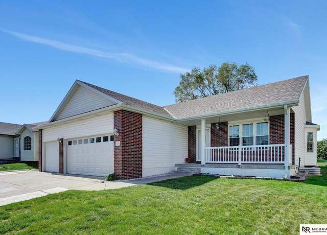 Property at 1521 Morton St, Lincoln, NE 68521, 4 beds, 2 baths