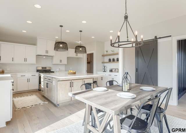 Property at 20903 Hartman Ave, Elkhorn, NE 68022, 4 beds, 2.5 baths