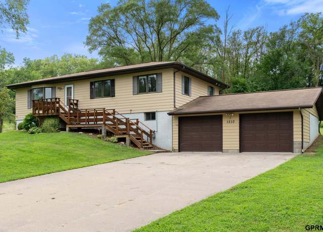 Property at 1510 Smith Ave, Plattsmouth, NE 68048, 3 beds, 1.5 baths