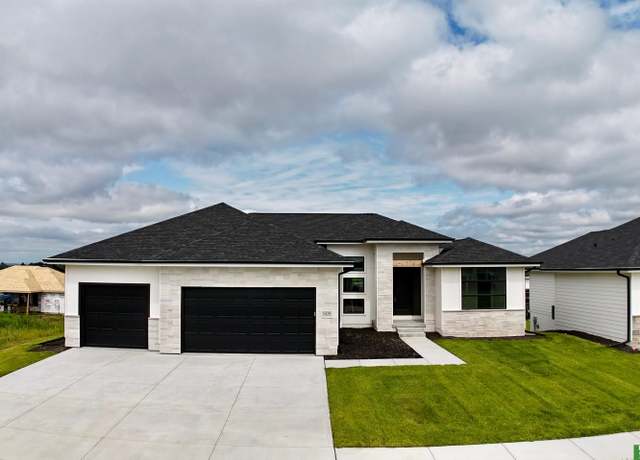 Property at 5430 N 212 Ave, Elkhorn, NE 68022, 5 beds, 3 baths