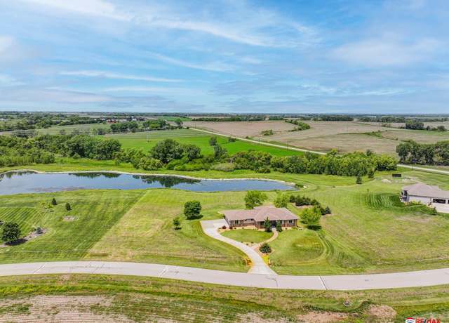Property at 11755 W Dakota Springs Dr, Lincoln, NE 68430, 3 beds, 3 baths