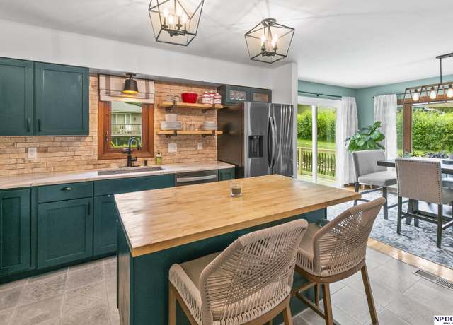 Property at 7717 Manderson Cir, Omaha, NE 68134, 3 beds, 2.5 baths