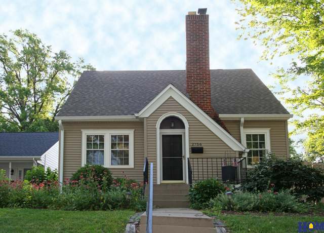 Property at 2756 S 12th St, Lincoln, NE 68502, 2 beds, 1.5 baths