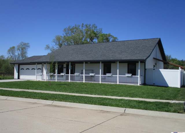 Property at 1115 Vista Way, York, NE 68467, 3 beds, 2.5 baths