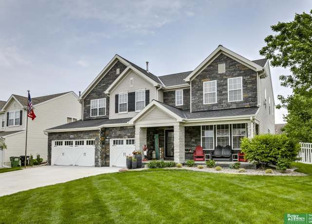 Property at 1811 White Pine Dr, Papillion, NE 68046, 5 beds, 4 baths