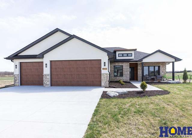 Property at 9832 S 42nd St, Lincoln, NE 68516, 5 beds, 3 baths