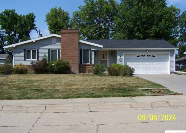 Property at 1910 Arbor Ave, Beatrice, NE 68310, 2 beds, 2 baths