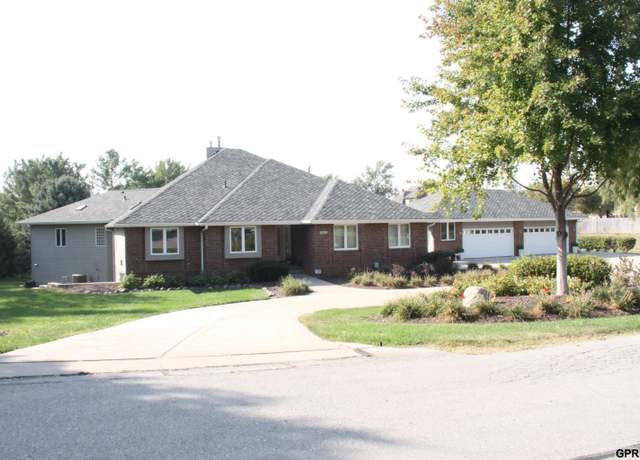 Property at 3501 Birchwood Dr, Bellevue, NE 68123, 5 beds, 5.5 baths