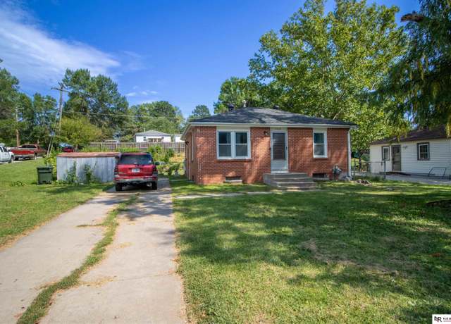 Property at 4238 N Park Blvd, Lincoln, NE 68521, 3 beds, 1 bath