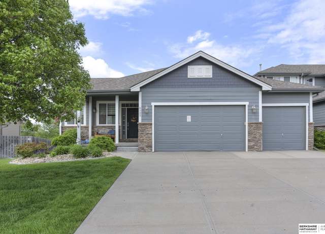 Property at 6122 S 193rd St, Omaha, NE 68135, 5 beds, 3 baths
