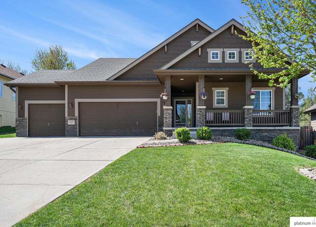 Property at 19349 I St, Omaha, NE 68135, 5 beds, 3 baths