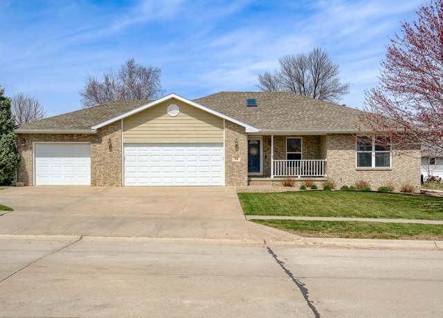 Property at 318 Hickory St, Seward, NE 68434, 4 beds, 3 baths
