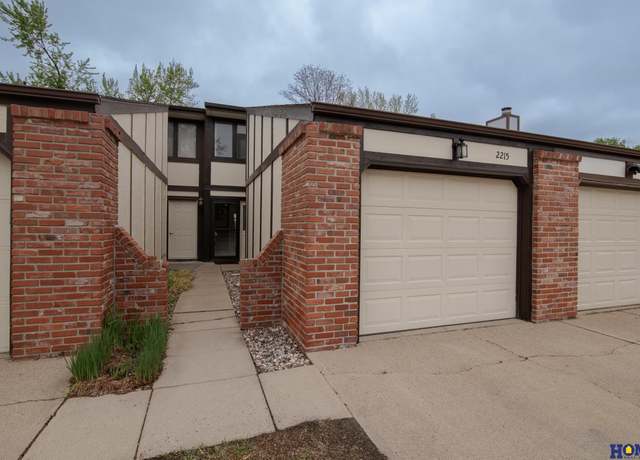 Property at 2215 SW 18th St, Lincoln, NE 68522, 2 beds, 1.5 baths