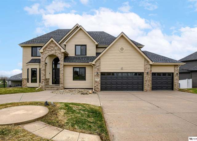 Property at 7811 N 161st St, Bennington, NE 68007, 5 beds, 3.5 baths