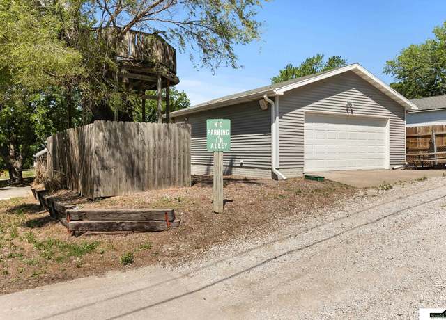 Property at 1500 Burnham St, Lincoln, NE 68502, 2 beds, 1 bath