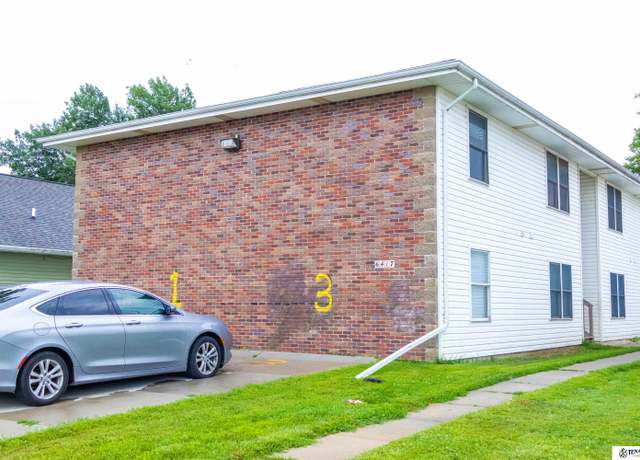 Property at 6417 Burlington Ave, Lincoln, NE 68507, 12 beds, 8 baths