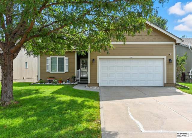Property at 4807 N 160th St, Omaha, NE 68116, 2 beds, 2.5 baths