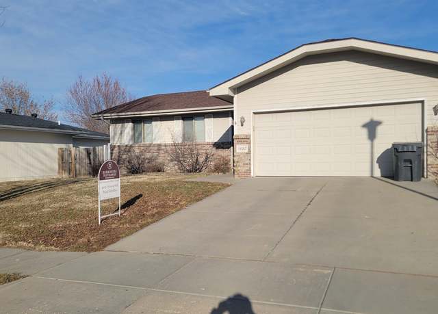 Property at 1830 SW 26th St, Lincoln, NE 68522, 4 beds, 3 baths