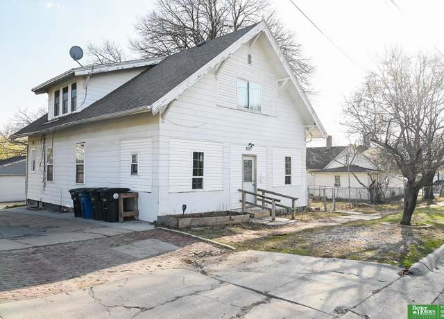 Property at 2015 W St, Omaha, NE 68107-9999, 5 beds, 2 baths