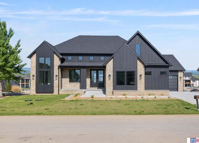 Property at 676 Waterford Pointe, Ashland, NE 68003, 5 beds, 3.5 baths