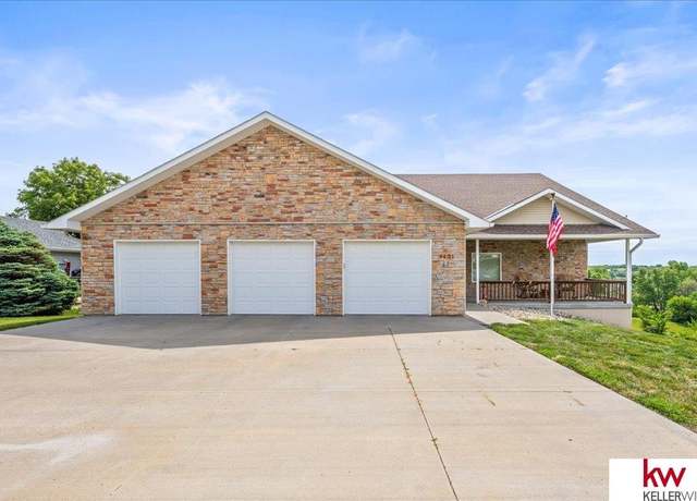 Property at 9421 Forest Ln, Plattsmouth, NE 68048, 5 beds, 3.5 baths