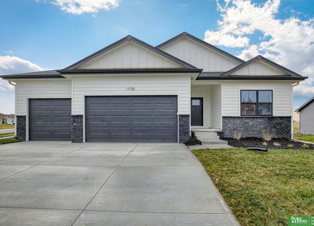 Property at 11705 Port Royal Dr, Papillion, NE 68046, 5 beds, 3 baths